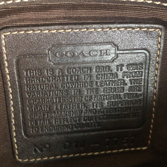 Authentic Coach handbag. - Picture 4 of 9